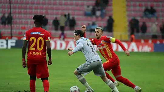 Spor Toto Süper Lig: Kayserispor: 0 - Medipol Başakşehir: 0 (İlk yarı)