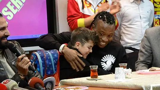 Stadyuma değil, okula geldiler