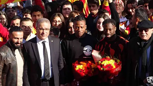 Stadyuma değil, okula geldiler