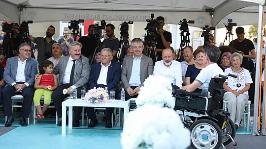 Melikgazi'de Aile Sağlığı Merkezi ve Kapalı Pazaryeri Hizmete Açıldı