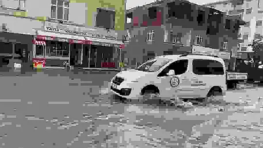 Suşehri'nde yollar göle döndü