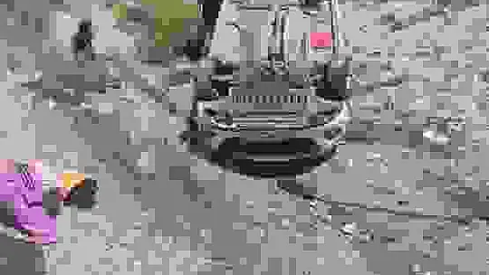 Takla atan araçtan emniyet kemeri sayesinde burunları bile kanamadan çıktılar