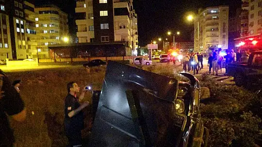 Takla atan otomobilden hafif yaralı kurtuldular