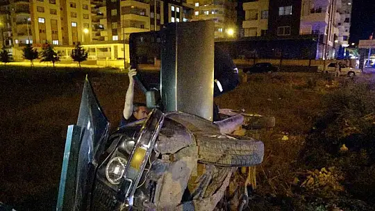Takla atan otomobilden hafif yaralı kurtuldular