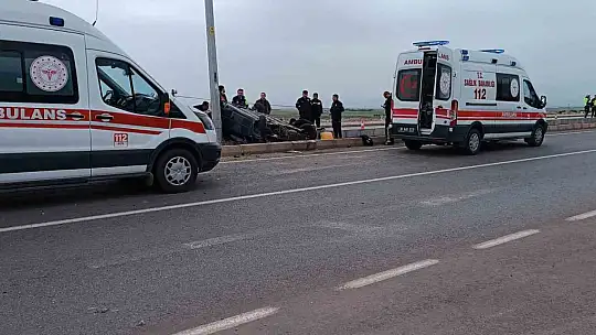 Yoldan çıkan otomobil takla attı