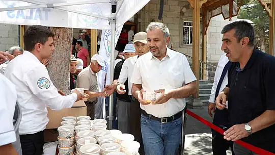 Talas'ta cuma namazı sonrası ikramı!