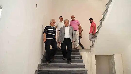 Hayırsever tarafından yapılan kütüphanede sona doğru