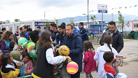 Talasgücü Belediyespor'dan depremzede ailelere ziyaret
