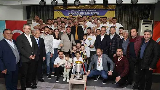 Talasgücü Belediyespor şampiyonluğu kutladı