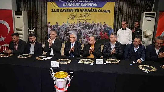 Talasgücü Belediyespor şampiyonluğu kutladı