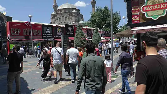 Tarihi Kapalı Çarşı'da Kurban Bayramı yoğunluğu