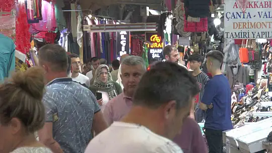 Tarihi Kapalı Çarşı'da Kurban Bayramı yoğunluğu