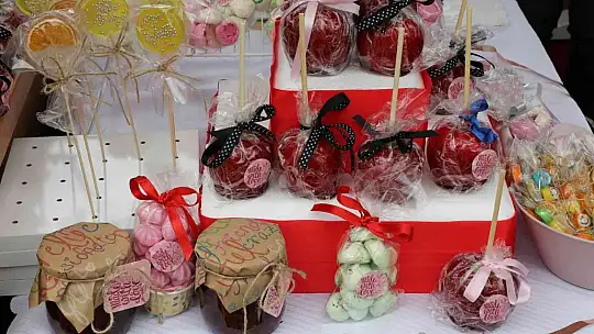 Tarihi meydanda en renkli 'Pazar'