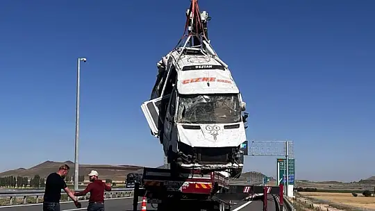 Tarım işçilerini taşıyan minibüs devrildi: 24 yaralı