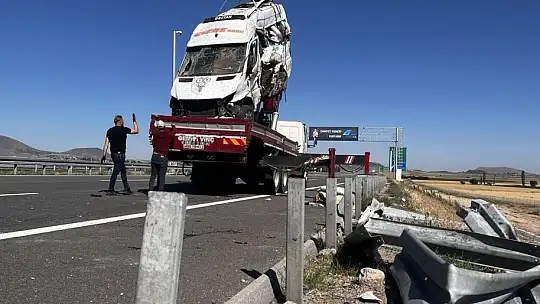 Tarım işçilerini taşıyan minibüs devrildi: 24 yaralı