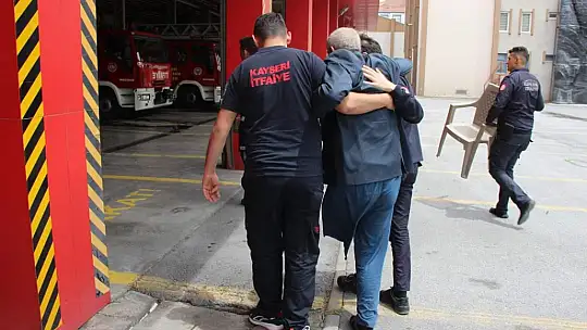 Engelli çift kendilerini kurtaran ekipleri ziyaret etti