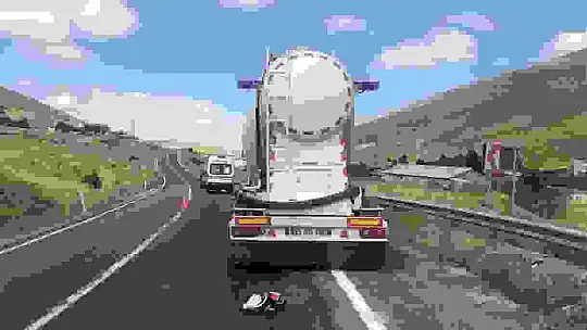 Tırla çarpışan motosiklet sürücüsü öldü