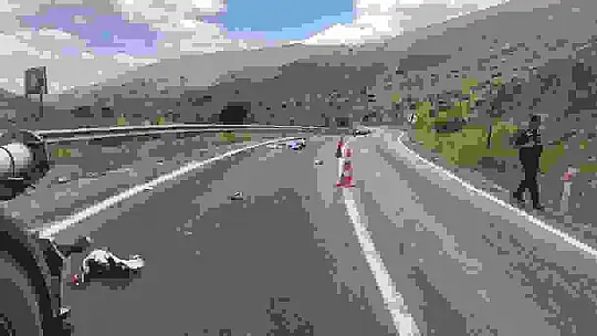 Tırla çarpışan motosiklet sürücüsü öldü