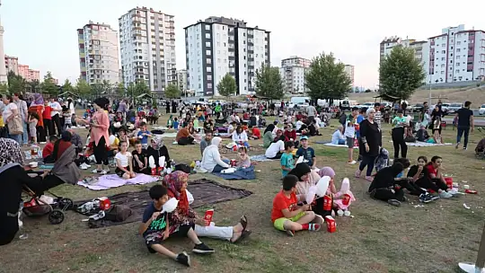 Açık Hava Sineması'na Yoğun İlgi