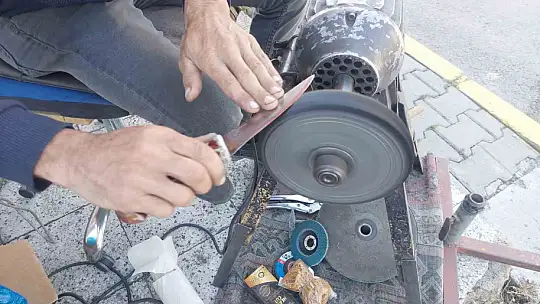 Tomarza'da bıçak bileyicileri yoğun mesai yapıyor