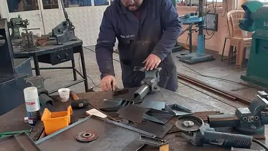 Tomarza'da depremzedeler için soba üretiliyor