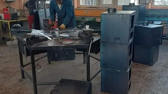 Tomarza'da depremzedeler için soba üretiliyor