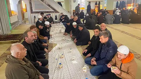 Tomarza'da vatandaşlar sabah namazında buluştu