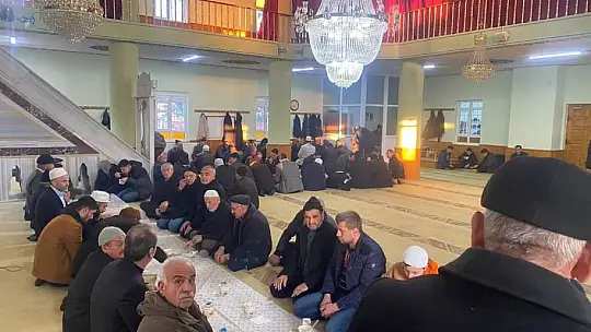 Tomarza'da vatandaşlar sabah namazında buluştu