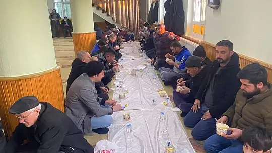 Tomarza'da vatandaşlar sabah namazında buluştu