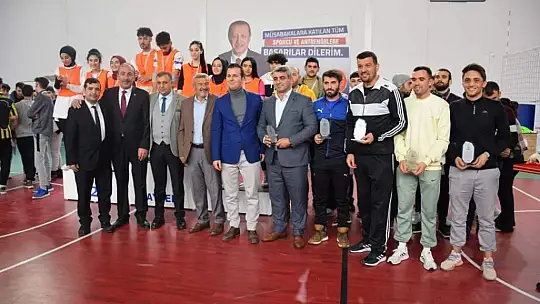 Tomarza kaymakamlık voleybol turnuvası sona erdi