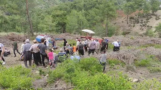 Traktör devrildi, sürücü hayatını kaybetti