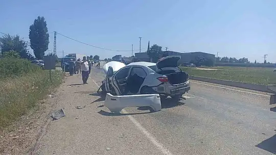 Traktör ve otomobil çarpıştı: 3 yaralı