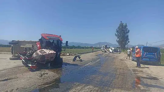 Traktör ve otomobil çarpıştı: 3 yaralı