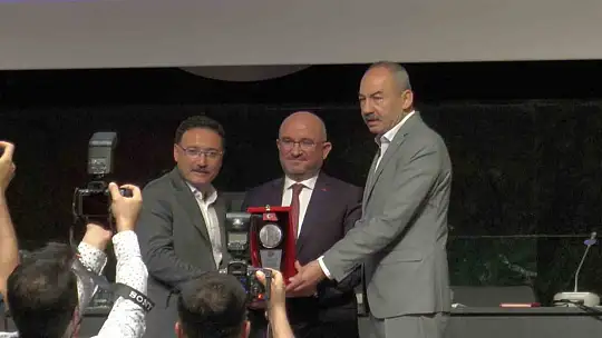 Şahin, 'Elektrikli araç ekosisteminin gelişmesi için standartlar yayınlıyoruz'