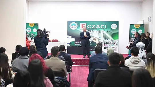 Türkiye'de İlk Olan Eczacı Asistanlığı Kursu'nda İlk Ders Zili Çaldı