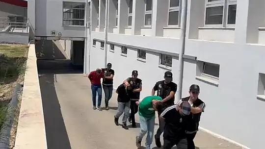 Uyuşturucu sattığı öne sürülen 2 kişi tutuklandı