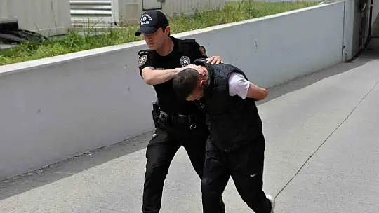 Uyuşturucu taciri 3 şüpheli tutuklandı