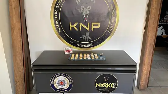 Uyuşturucuları midelerine sakladılar