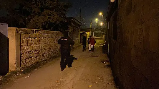 Uzaklaştırması bulunan şahıs evini ateşe verdi