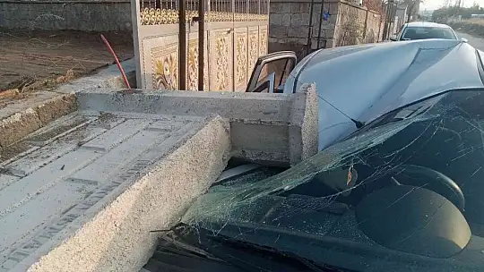 Üzerine duvar devrilen işçi hayatını kaybetti