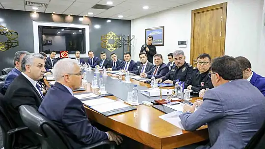 Kayseri'de seçim öncesi toplantı! Vali Çiçek: Gerekli tedbirler alınmıştır