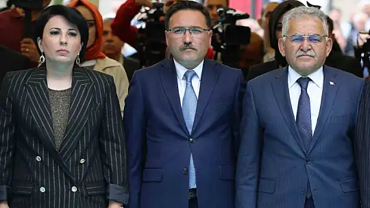 Vali hem övdü hem de teşekkür etti