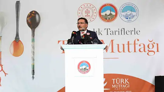Vali hem övdü hem de teşekkür etti