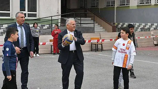 Vali Çiçek ve Başkan Büyükkılıç'tan eğlenceli 'deprem bilinçlendirmesi'