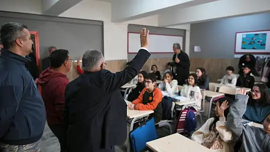 Vali Çiçek ve Başkan Büyükkılıç'tan eğlenceli 'deprem bilinçlendirmesi'