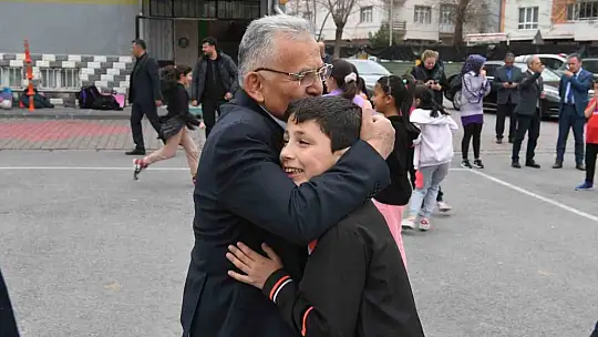 Vali Çiçek ve Başkan Büyükkılıç'tan eğlenceli 'deprem bilinçlendirmesi'