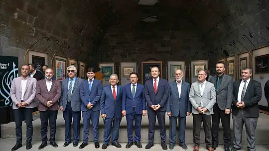 Vali Çiçek ve Büyükkılıç, Kelime-i Tevhid Hat Eserleri Sergisi'ne katıldılar