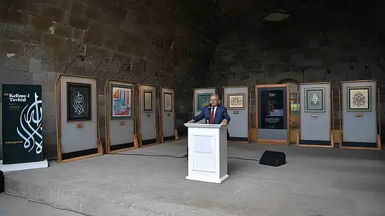 Vali Çiçek ve Büyükkılıç, Kelime-i Tevhid Hat Eserleri Sergisi'ne katıldılar