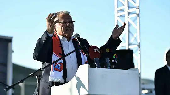 Vali Çiçek ve Başkan Büyükkılıç, Akkışla'daki festivalde vatandaşla buluştu