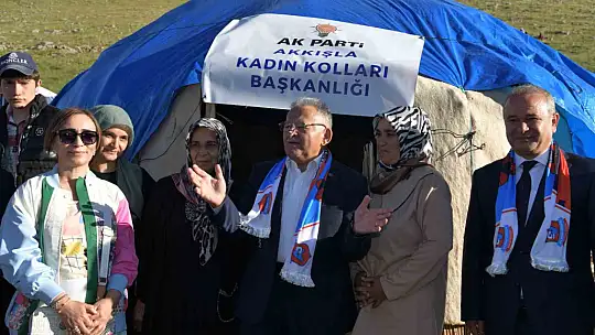 Vali Çiçek ve Başkan Büyükkılıç, Akkışla'daki festivalde vatandaşla buluştu